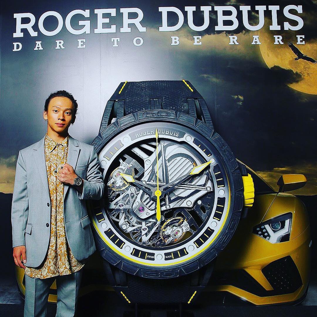 AyumuHirano_RogerDubuis