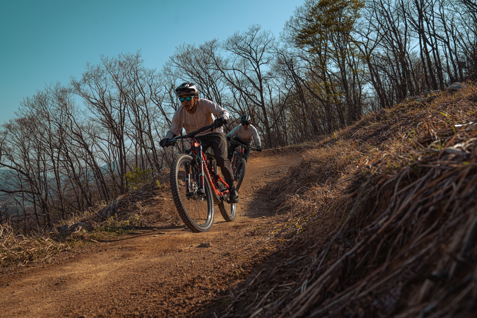 KeijiOkamoto_TakafumiKonishi_Biking